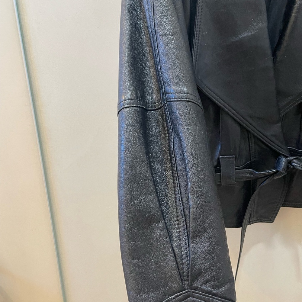 Vintage Twins Classic Leather Cropped Black Leather Jacket - Picture 3 of 6